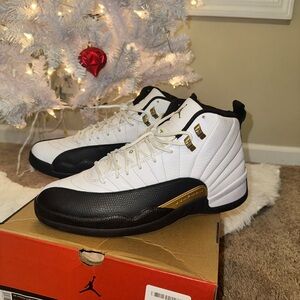 Air Jordan 12 Retro black & white
